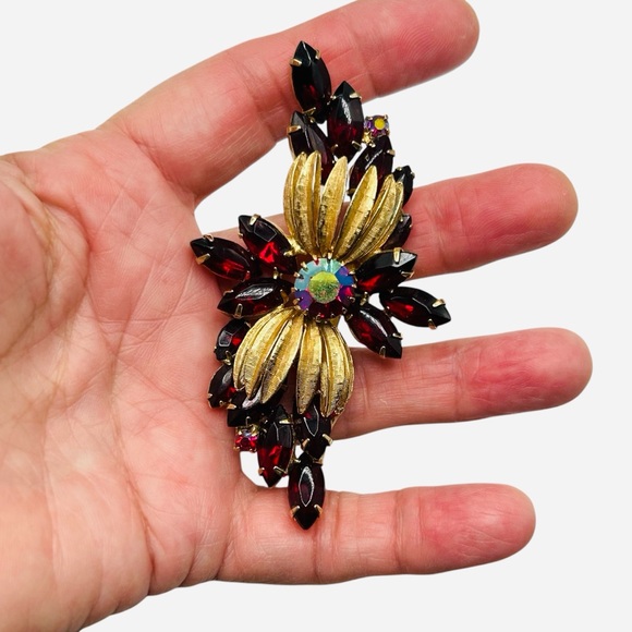 Vintage Jewelry - Stunning Vintage Ruby Red Navette Rhinestone and Leaf Brooch